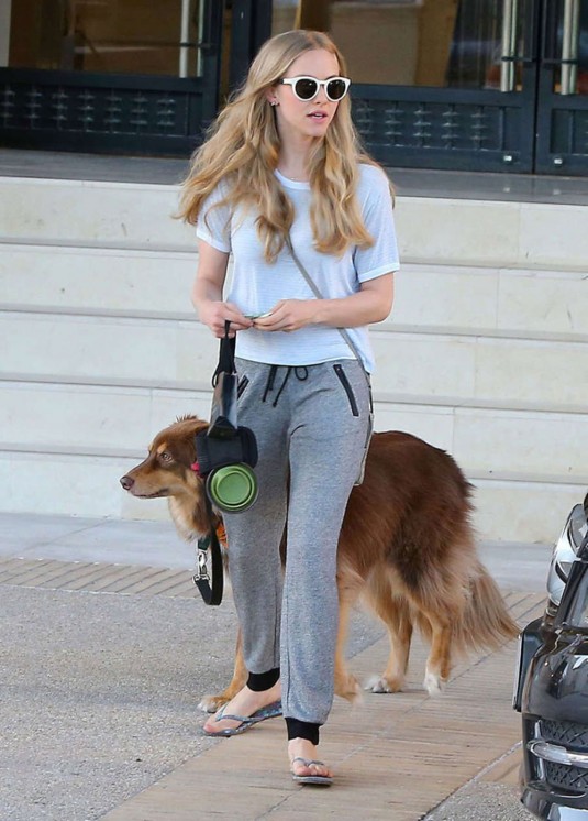 AMANDA SEYFRIED Leaves Barneys New York