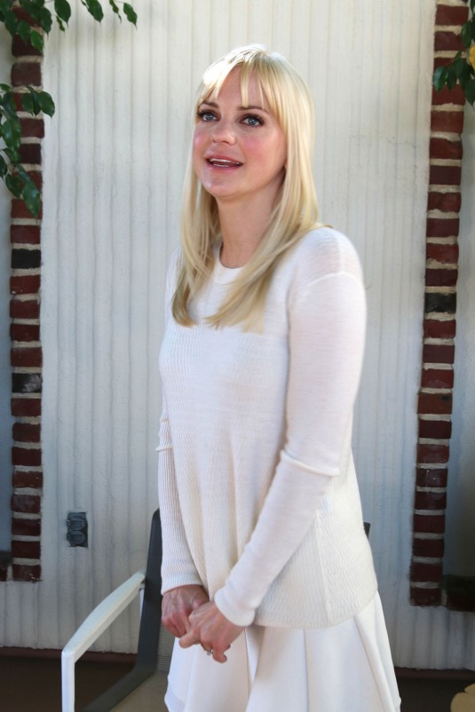 ANNA FARIS at Mom Press Conference