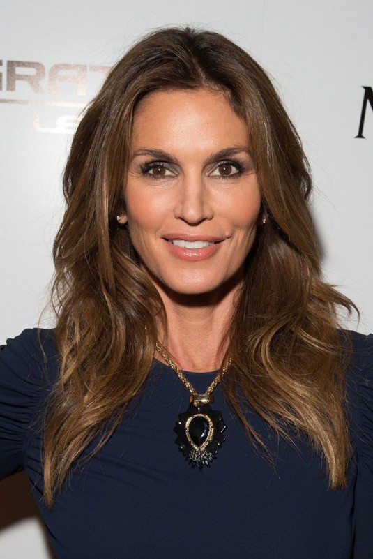 CINDY CRAWFORD at Michigan Ave Magazinen's Celebration