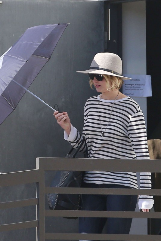 JENNIFER LAWRENCE Leaves an Office