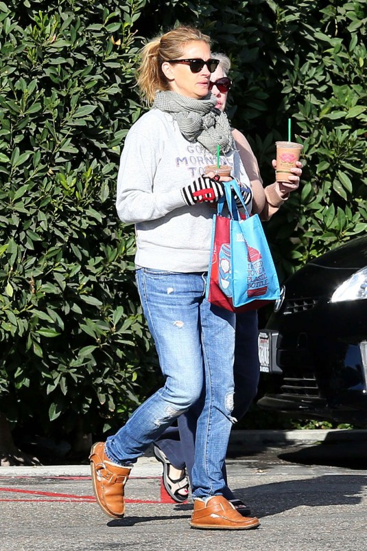 JULIA ROBERTS Out in Malibu