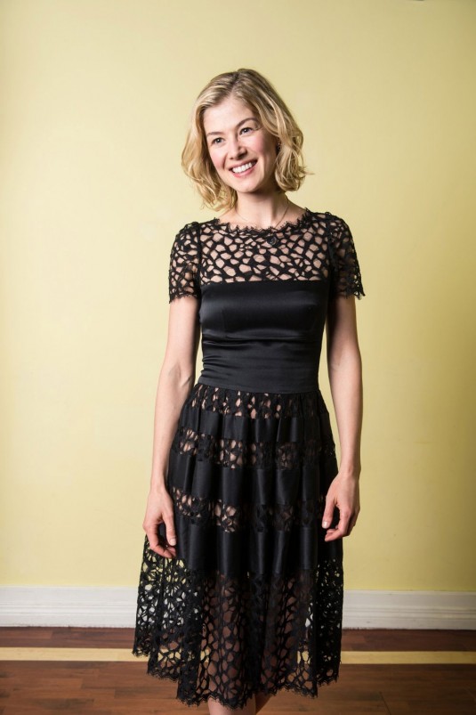 ROSAMUND PIKE - Hector and The Search For Happiness