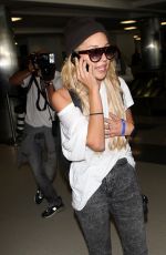 AMANDA BYNES at Los Angeles International Airport