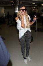 AMANDA BYNES at Los Angeles International Airport