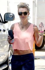 BRITNEY SPEARS Leaves a Office Building in Thousand Oaks