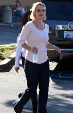 BRITNEY SPEARS Out and About in Thousand Oaks 2710