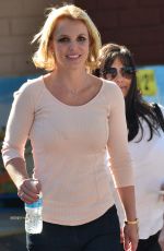 BRITNEY SPEARS Out and About in Thousand Oaks 2710