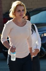 BRITNEY SPEARS Out and About in Thousand Oaks 2710