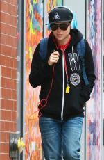 ELLE PAGE Out and About in New York 0110