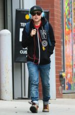 ELLE PAGE Out and About in New York 0110