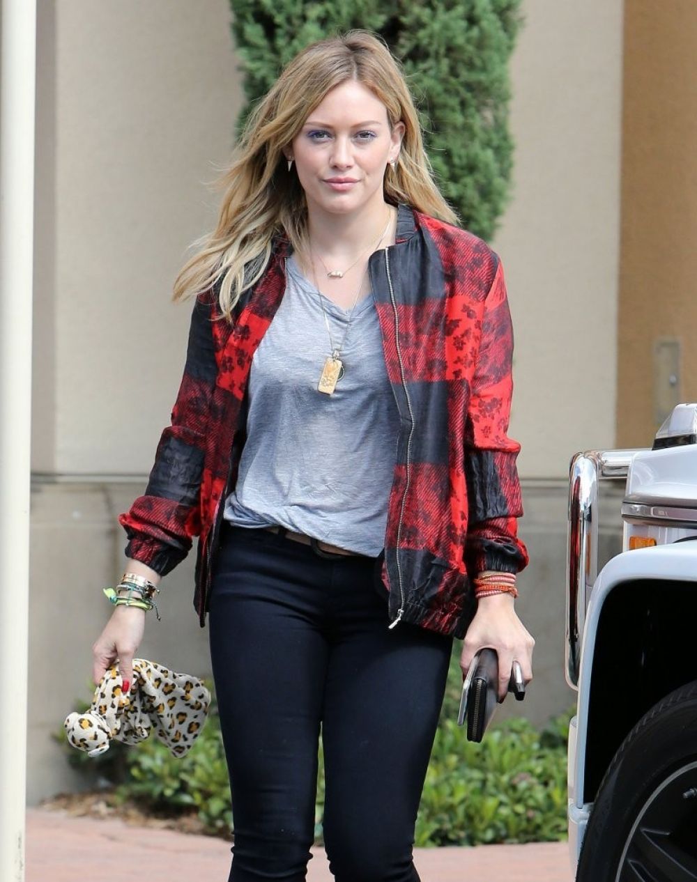 HILARY DUFF Out for Lunch in Los Angeles 1710 HILARY DUFF Out for Lunch in Los Angeles 1710