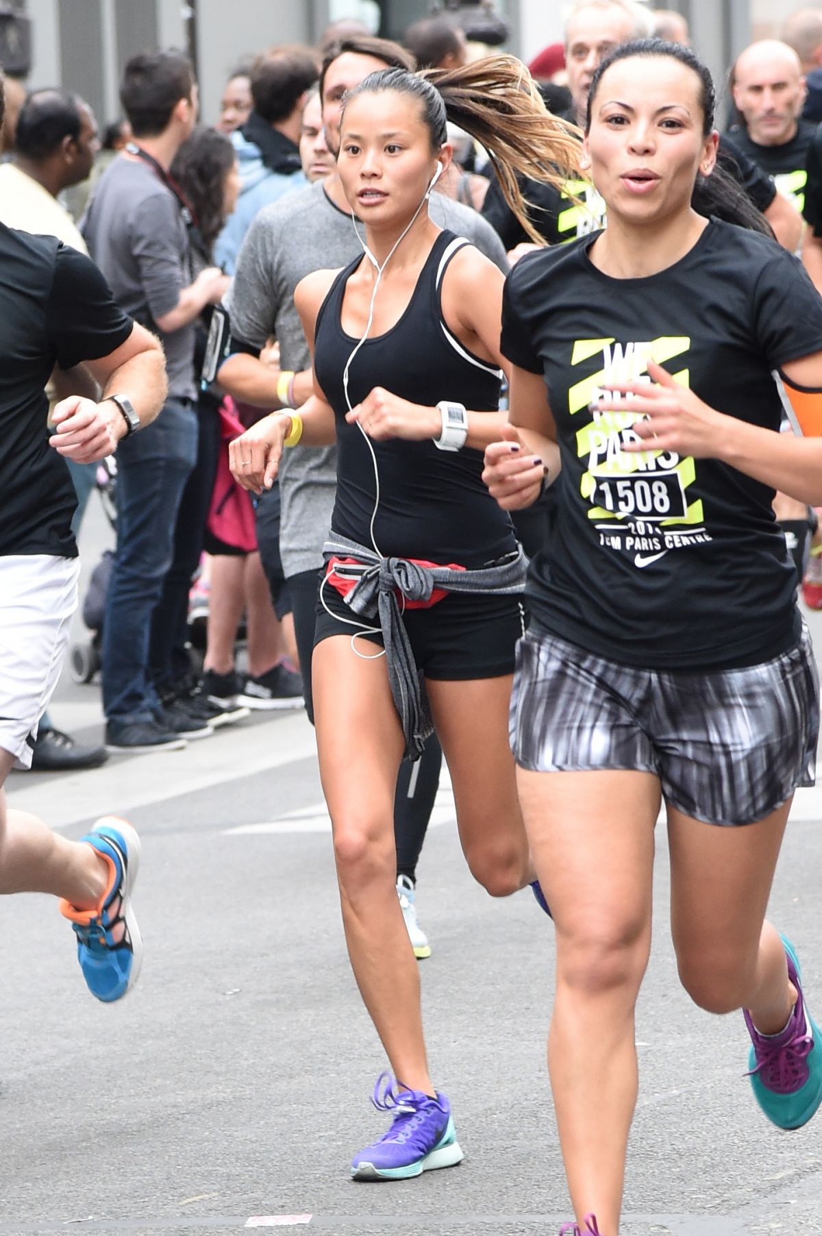 JAMIE CHUNG Running in the Nike 10km Paris Centre Marathon – HawtCelebs