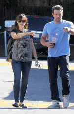 JENNIFER GARNER and Ben Affleck Arrives at Brentwood Country Mart
