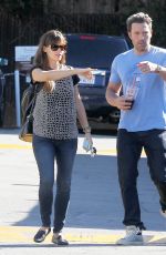JENNIFER GARNER and Ben Affleck Arrives at Brentwood Country Mart