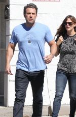 JENNIFER GARNER and Ben Affleck Arrives at Brentwood Country Mart