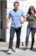 JENNIFER GARNER and Ben Affleck Arrives at Brentwood Country Mart