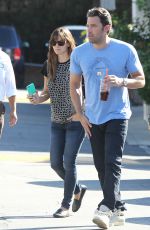 JENNIFER GARNER and Ben Affleck Arrives at Brentwood Country Mart