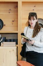 JENNIFER GARNER and Ben Affleck Out Shopping in Los Angeles 2410