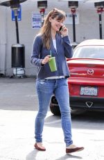 JENNIFER GARNER Out and About on Los Angeles 1610
