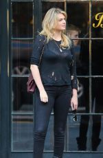 KATE UPTON Out and About in New York 0810