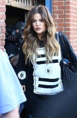 KHLOE KARDASHIAN Leaves a Restaurant in Calabasas