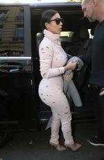 KIM KARDASHIAN Heading to Charles De Gaulle Airport in Paris