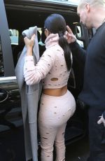 KIM KARDASHIAN Heading to Charles De Gaulle Airport in Paris