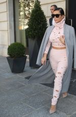 KIM KARDASHIAN Heading to Charles De Gaulle Airport in Paris