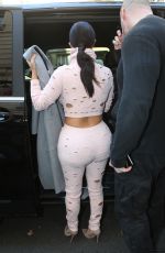 KIM KARDASHIAN Heading to Charles De Gaulle Airport in Paris