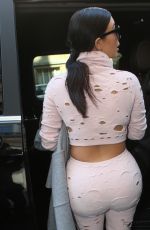 KIM KARDASHIAN Heading to Charles De Gaulle Airport in Paris
