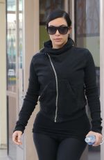 KIM KARDASHIAN in Leggings Arrives at a Gym in Los Angeles 2910