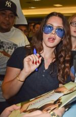 LANA DEL REY Signs Autographs at LAX 