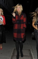 LAURA WHITMORE ar Tanya Burr Cosmetics Launch