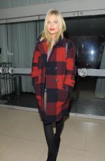 LAURA WHITMORE ar Tanya Burr Cosmetics Launch