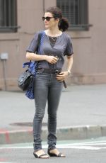 RACHEL WEISZ Hailing a Taxi Cab in New York