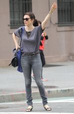 RACHEL WEISZ Hailing a Taxi Cab in New York