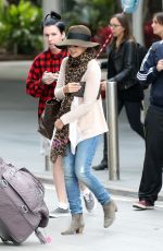 SARAH MICHELLE GELLAR Arrives at Airport in Sydney