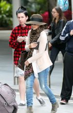 SARAH MICHELLE GELLAR Arrives at Airport in Sydney