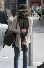 SARAH MICHELLE GELLAR Arrives at Airport in Sydney