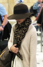 SARAH MICHELLE GELLAR Arrives at Airport in Sydney