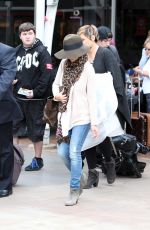 SARAH MICHELLE GELLAR Arrives at Airport in Sydney