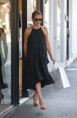 SARAH MICHELLE GELLAR Out Shopping in Chapel Street in Melbourne