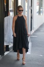 SARAH MICHELLE GELLAR Out Shopping in Chapel Street in Melbourne