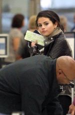SELENA GOMEZ Arrives at Los Angeles Inernational Airport 2010