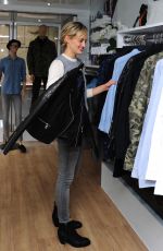 TAYLOR SCHILLING at Gap