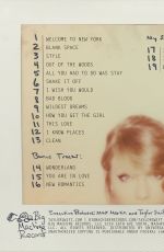TAYLOR SWIFT - 1989 Album Booklet