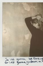 TAYLOR SWIFT - 1989 Album Polaroids