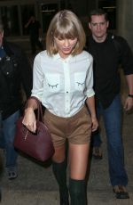 TAYLOR SWIFT arrives at Lax Airport from Sydney