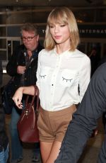 TAYLOR SWIFT arrives at Lax Airport from Sydney