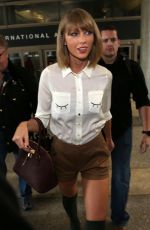TAYLOR SWIFT arrives at Lax Airport from Sydney
